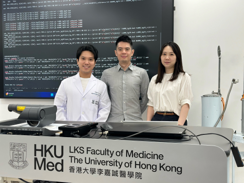 Led by Professor Cheung Ching-lung (left), the HKUMed research team finds that hip fracture may induce cardiovascular events, and hip fracture patients with pre-existing heart failure face a five-fold increased risk of cardiovascular events and approximately doubled mortality risk compared to relatively healthy patients.
 